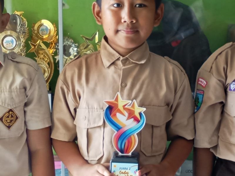 Siswa Penerima Piala Cerdas Cermat PAIBd
