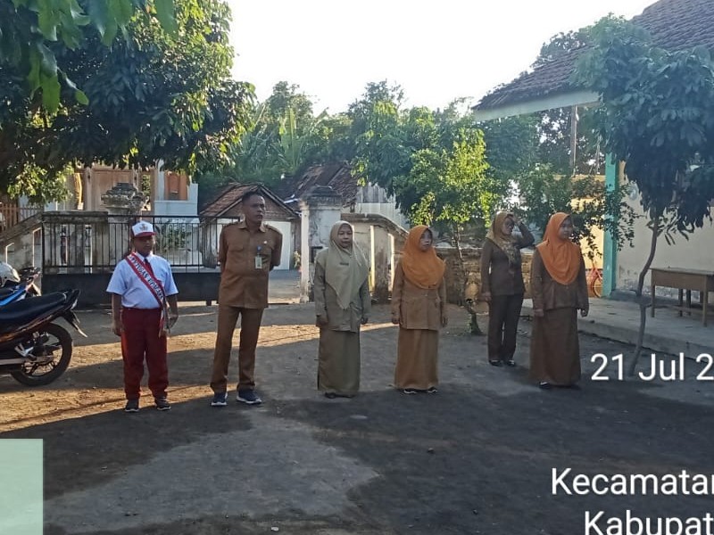Kegiatan Rutin Upacara Bendera